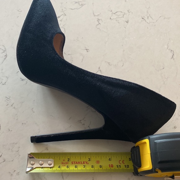 Liliana high heel  size 7.5 black velvet only worn once - Picture 6 of 6